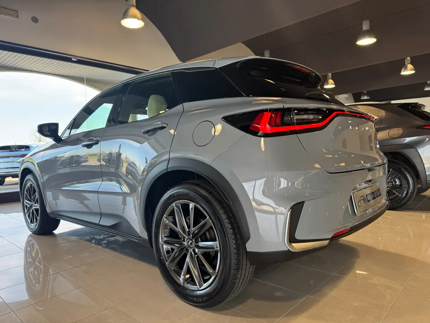 Lexus LBX Hybrid Elegant PREZZO REALE KM ZERO Grau - 2