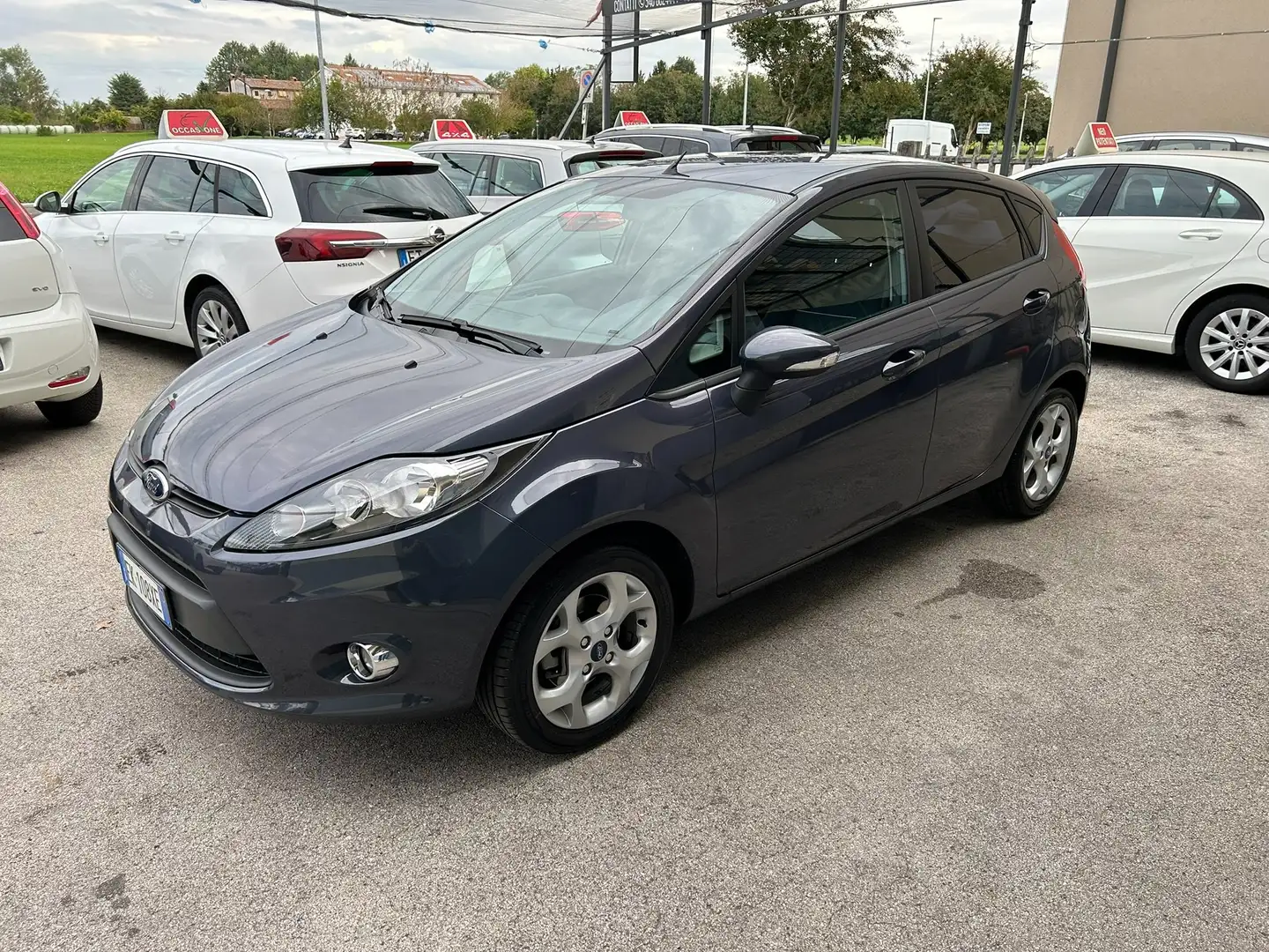 Ford Fiesta 1.4 TDCI 71CV Titanium - OK NEOPATENTATI Gris - 2