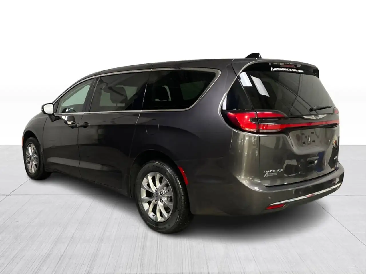 Chrysler Pacifica снимка Chrysler Pacifica