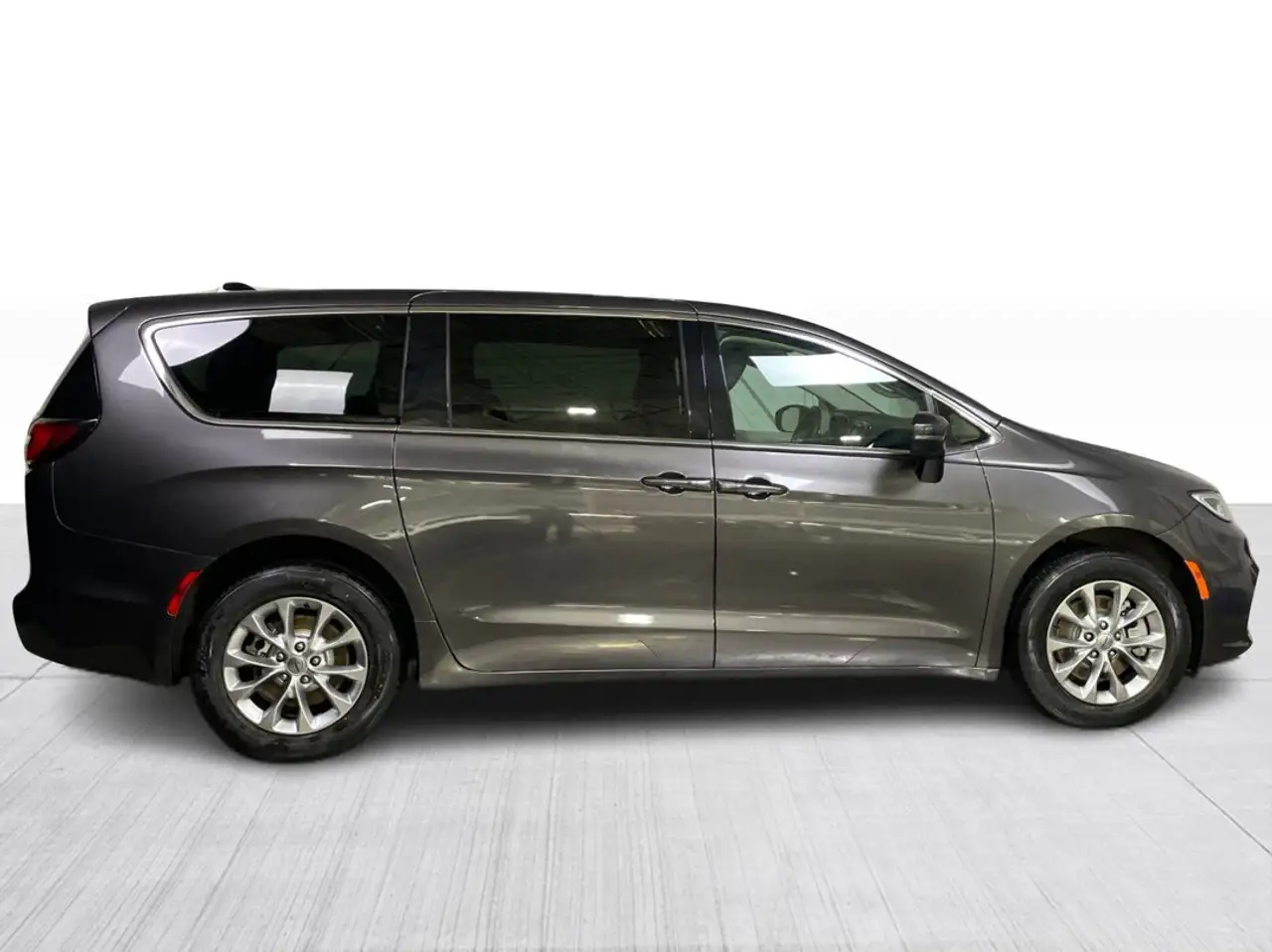 Chrysler Pacifica снимка Chrysler Pacifica