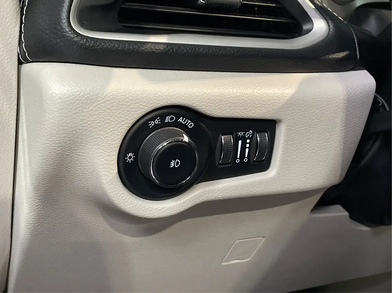 Chrysler Pacifica снимка Chrysler Pacifica