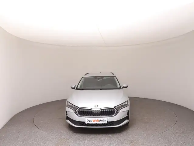 Skoda Octavia view 3
