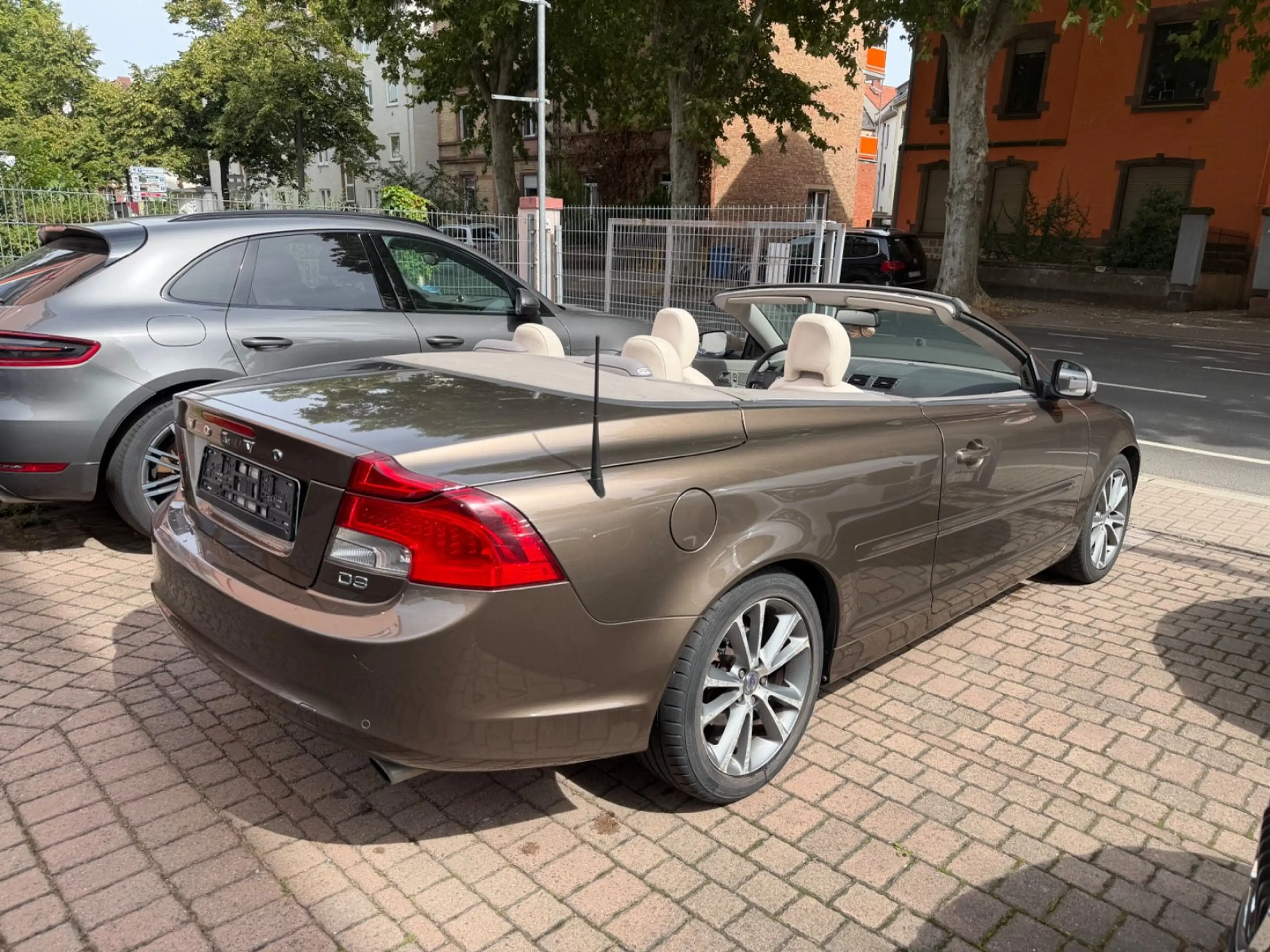 Volvo C70 Cabriolet D3 Momentum 1.Hand Leder Xenon — photo 3