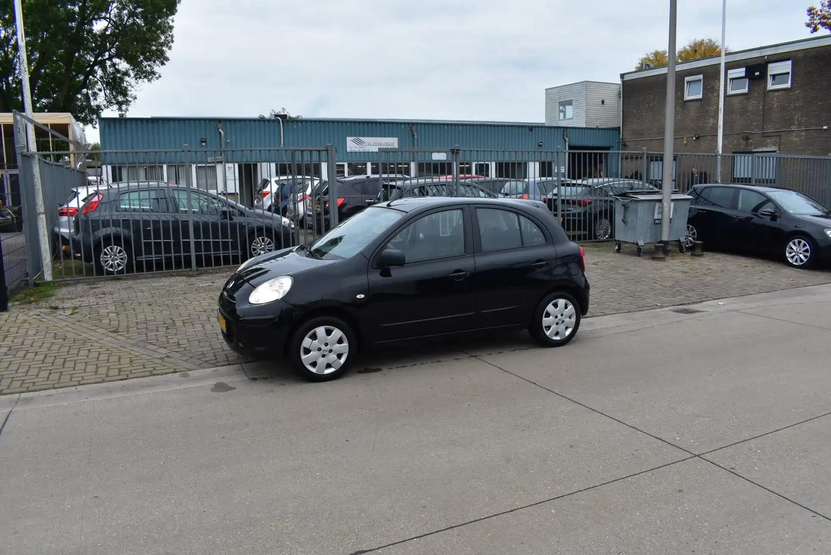 Nissan Micra 1.2 Acenta Zwart - 1