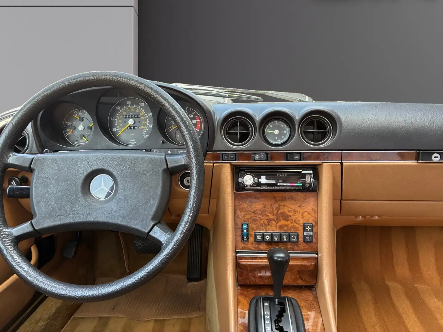 Mercedes-Benz Beige - 2