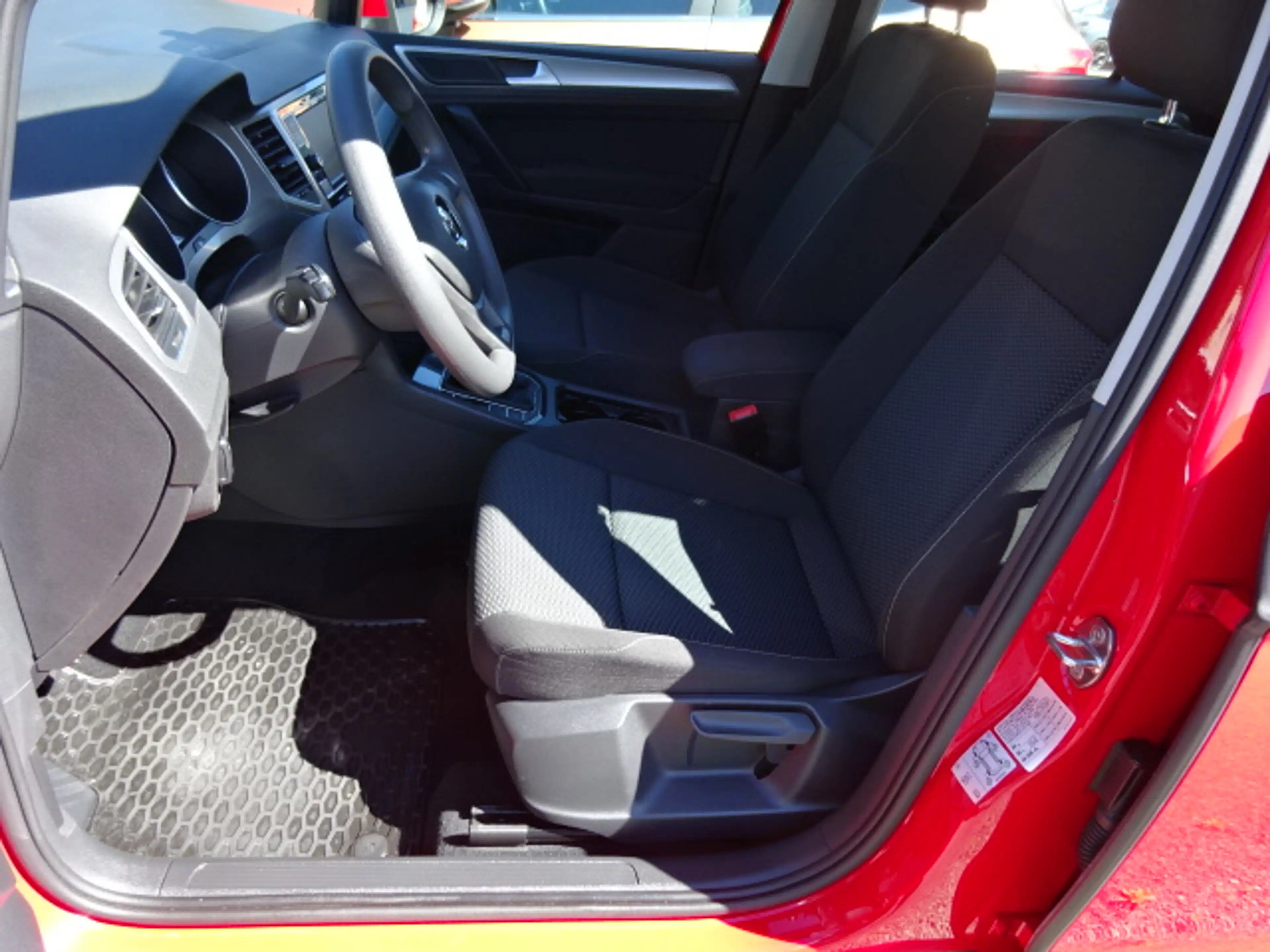 Volkswagen Golf Sportsvan Trendline *Licht+Sicht+Winter-Paket* — photo 13