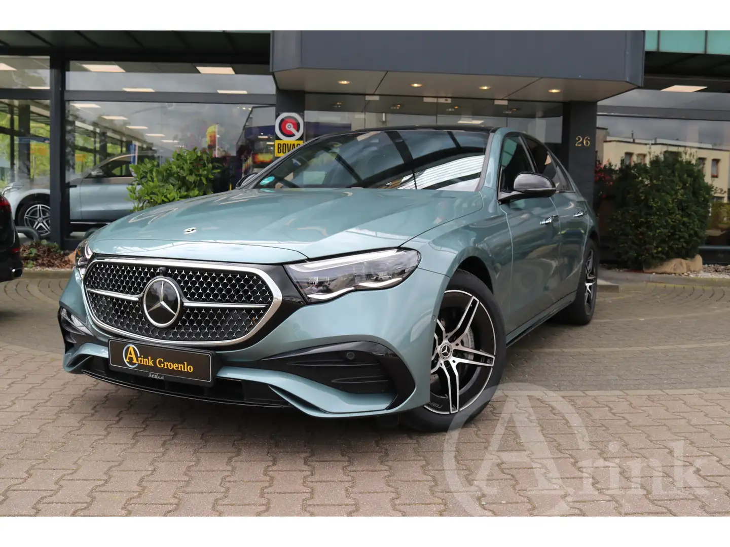 Mercedes-Benz E 400 e 4MATIC AMG Line Premium Plus, Technologiepakket, Silver - 1