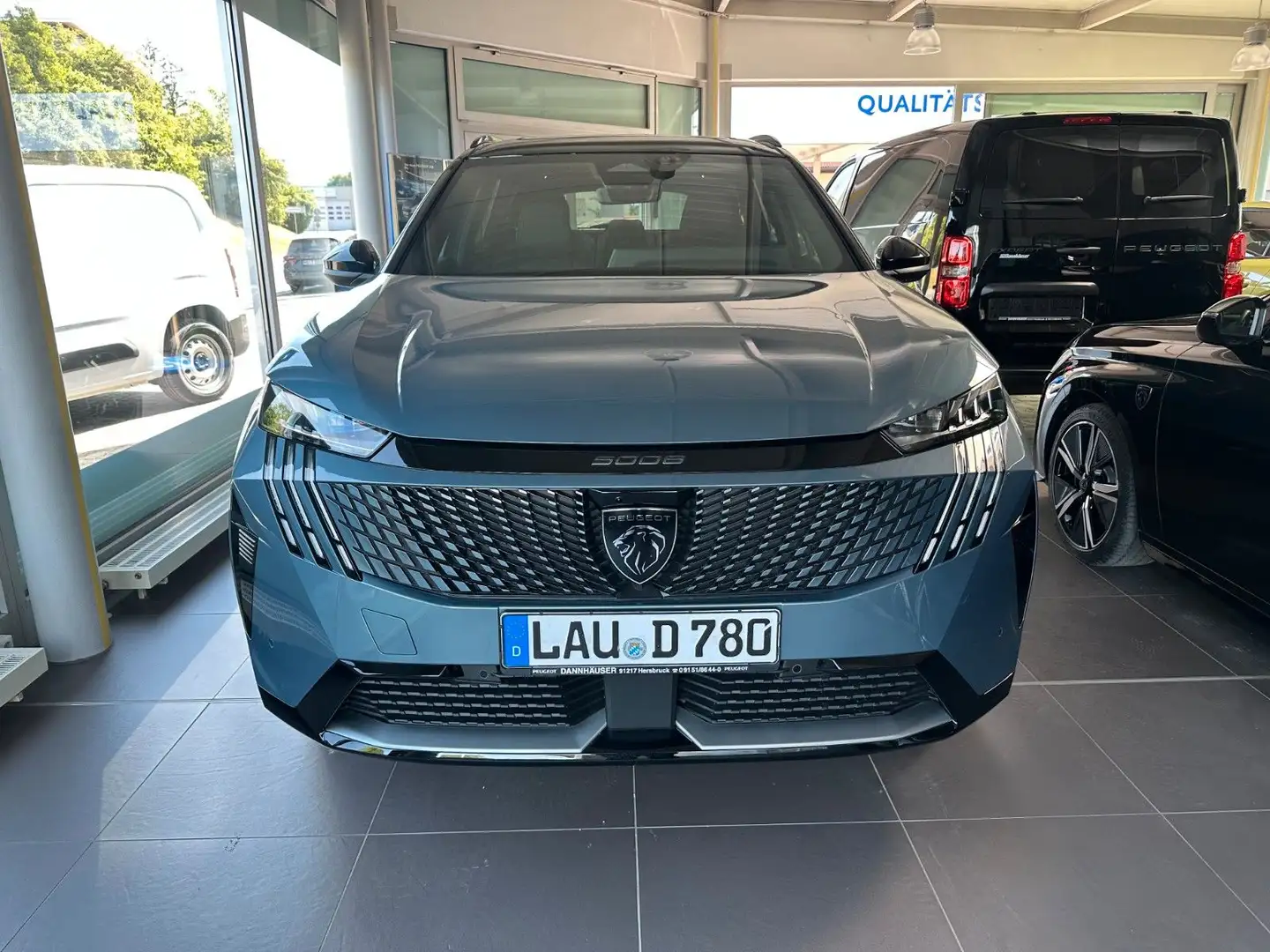Peugeot 5008 Elektromotor 210 GT Vorführwagen*verfügbar* Blau - 2