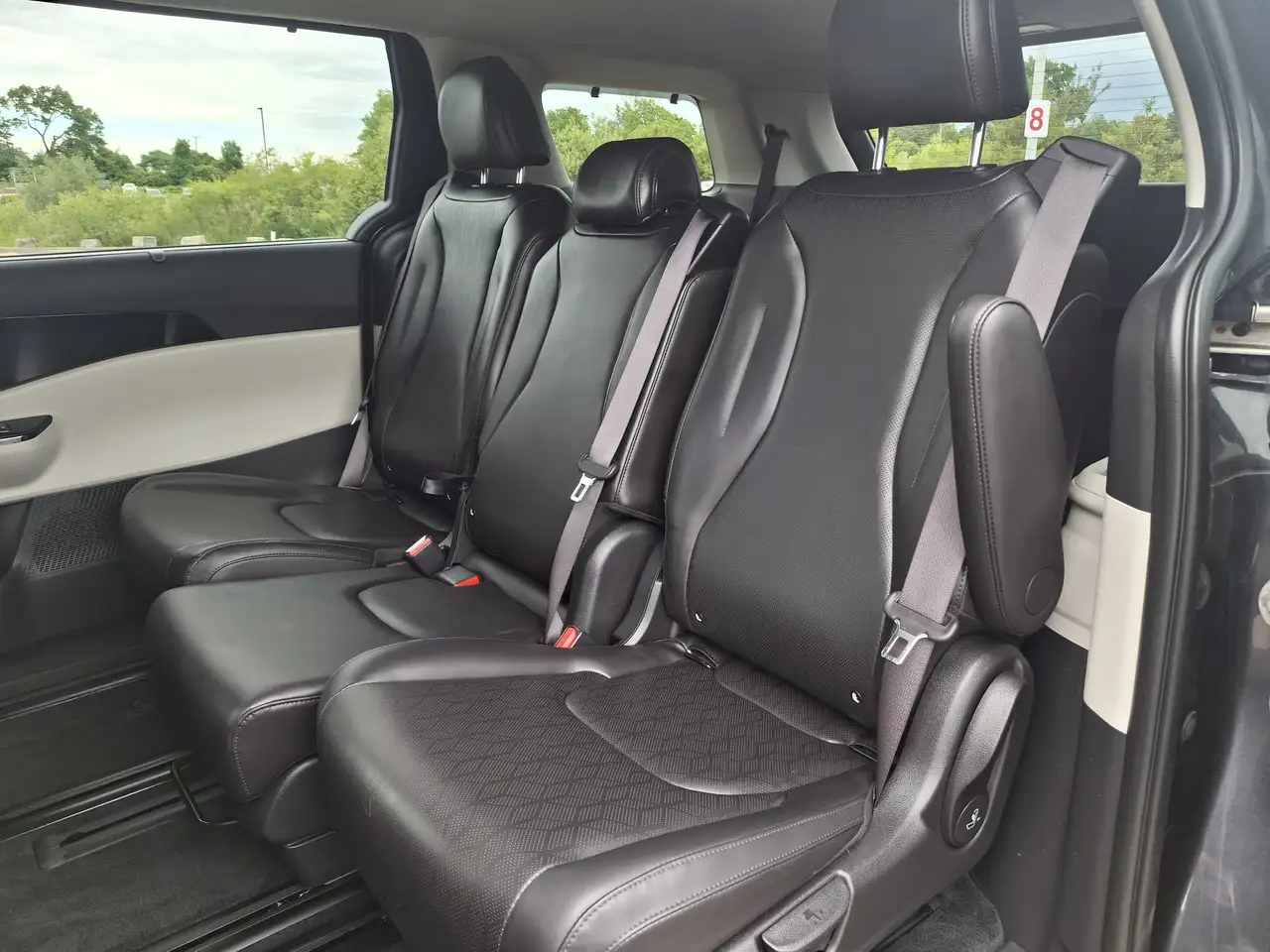 Kia Carnival снимка Kia Carnival