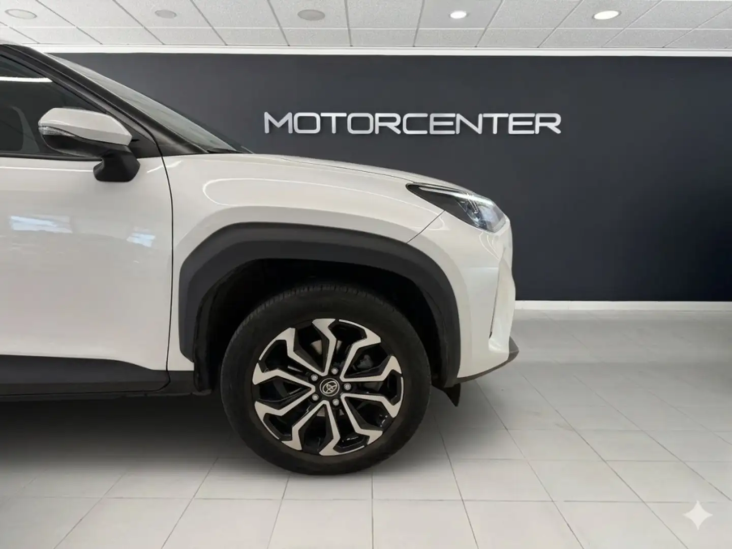 Toyota Yaris Cross 120H Active Tech Pack Connect Blanco - 2