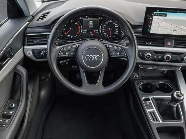 Audi A4 view 11