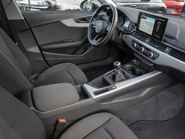 Audi A4 view 8