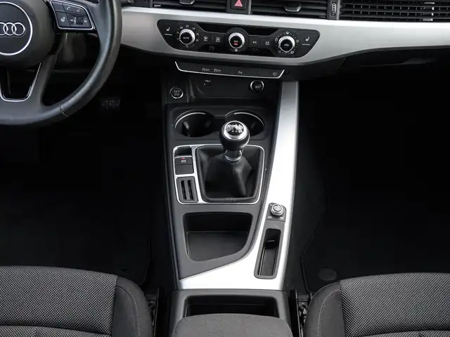 Audi A4 view 14