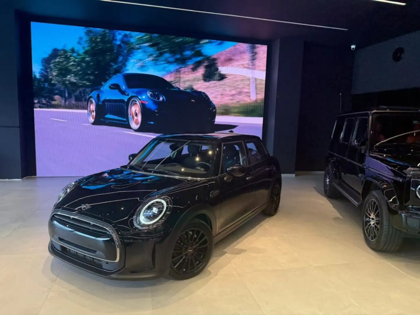 MINI Cooper 1.5 One Classic 5 porte Nero - 1