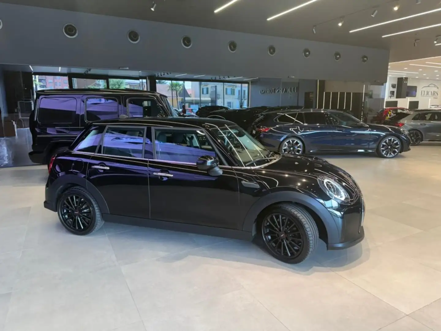MINI Cooper 1.5 One Classic 5 porte Nero - 2