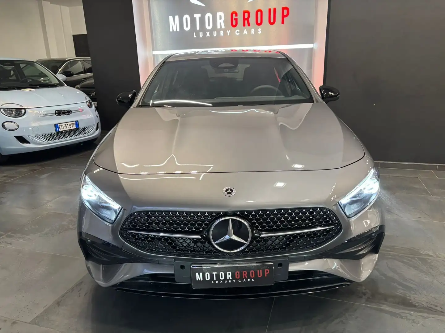 Mercedes-Benz A 180 A 180 d Automatic AMG Line Premium Gris - 2