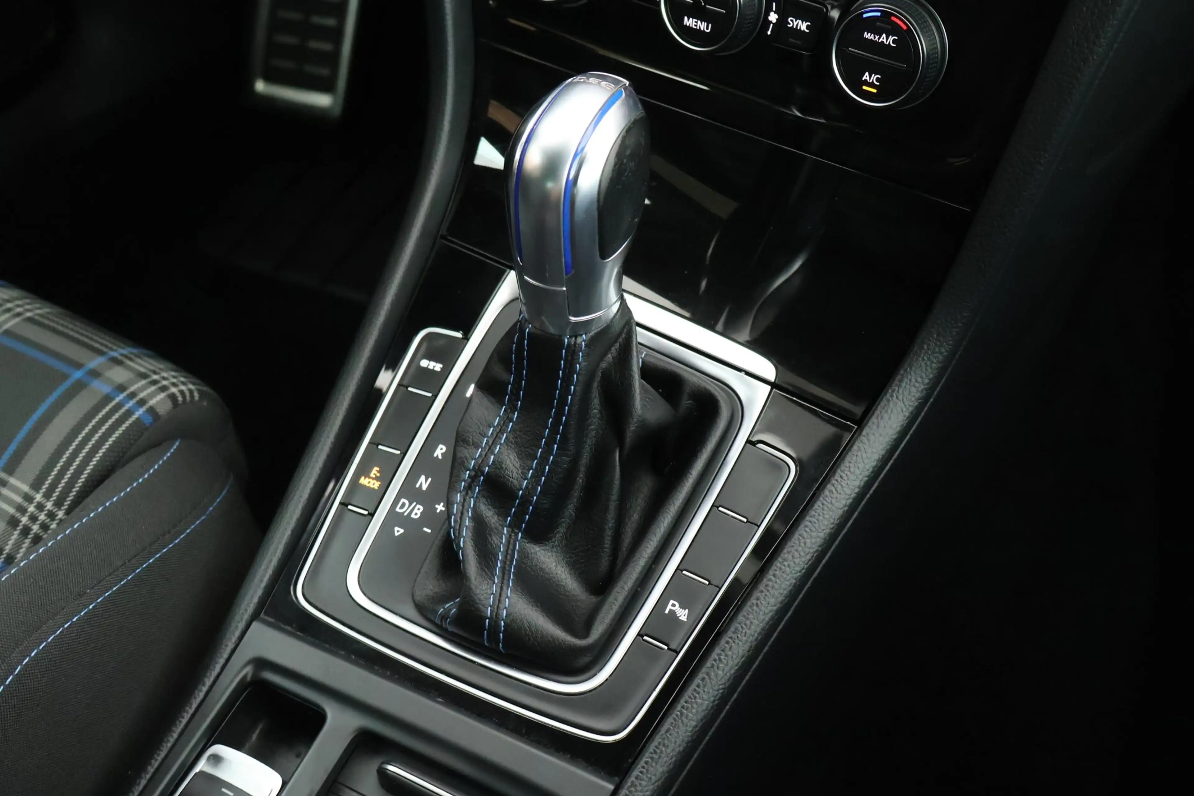 Volkswagen Golf GTE 1.4 TSI 204pk PHEV Trekhaak LED ACC Navigatie Park — photo 35
