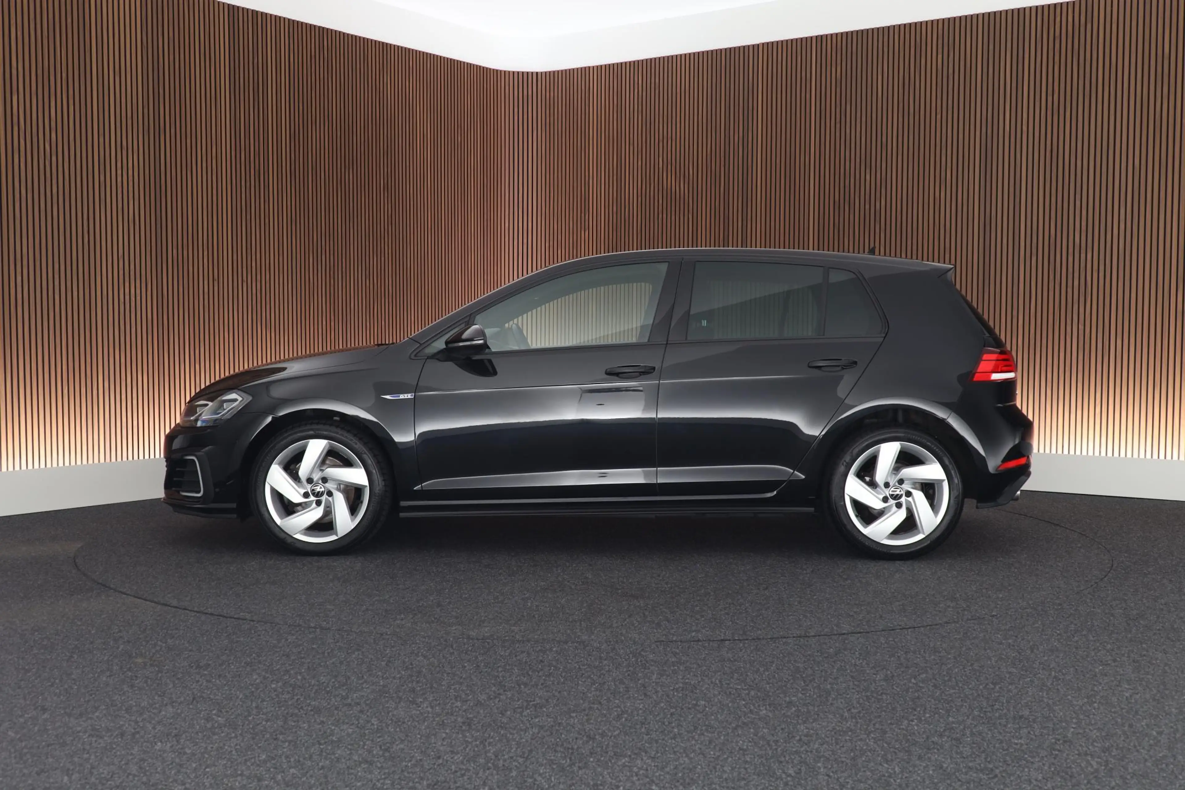 Volkswagen Golf GTE 1.4 TSI 204pk PHEV Trekhaak LED ACC Navigatie Park — photo 6