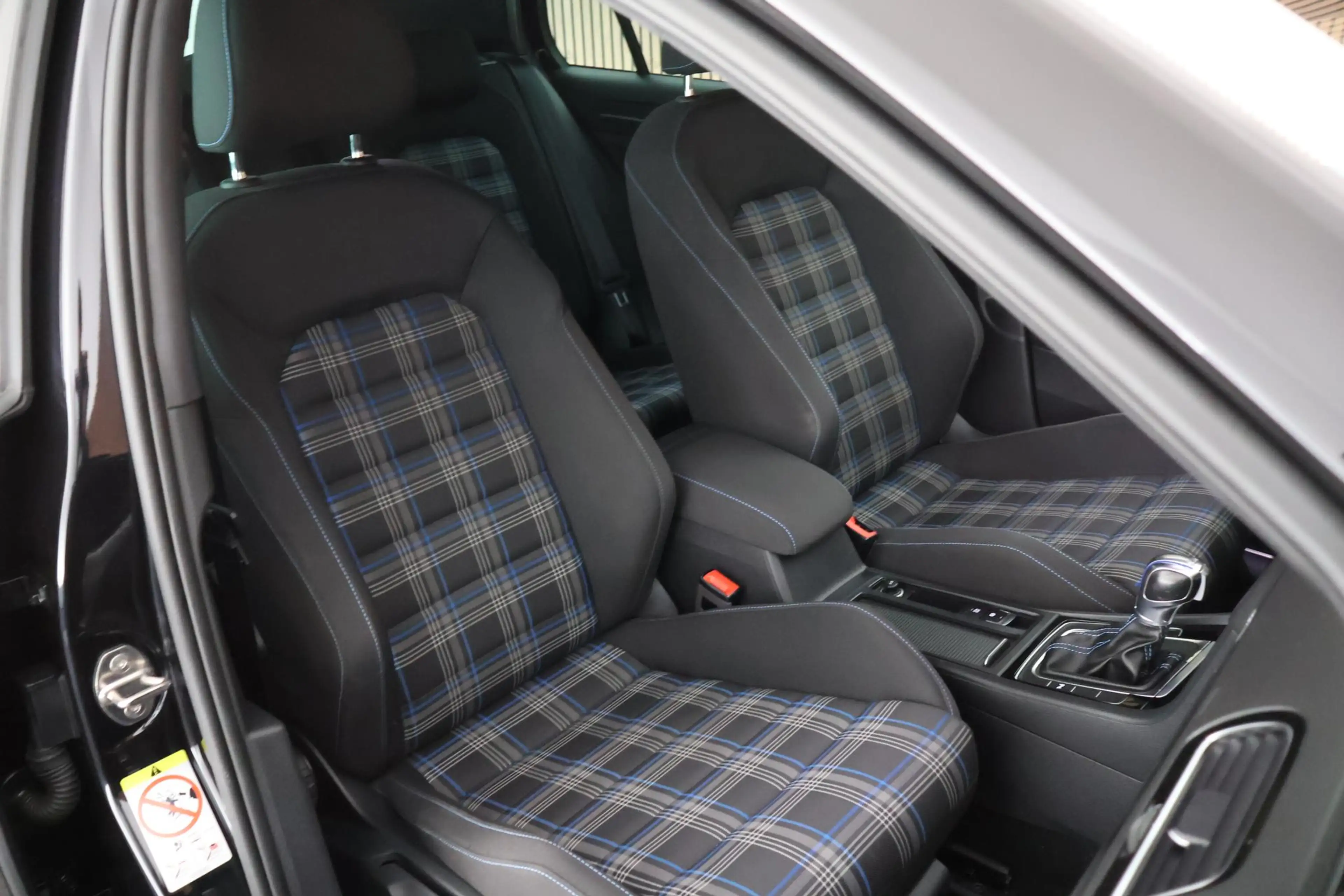 Volkswagen Golf GTE 1.4 TSI 204pk PHEV Trekhaak LED ACC Navigatie Park — photo 2