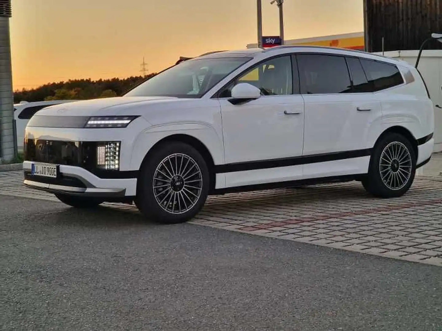 Hyundai IONIQ 9 UNIQ 6-Sitzer / 4WD / PANO / RELAX Weiß - 1