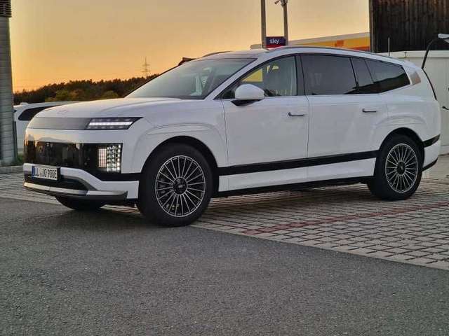 Imagine Hyundai IONIQ 9 6-Sitzer 4WD UNIQ Panorama Relax