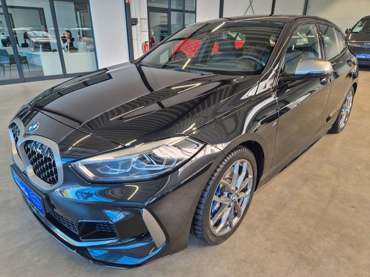 BMW-135-i XDRIVE H&K HUD LASER PANO KOMFORTZUGANG