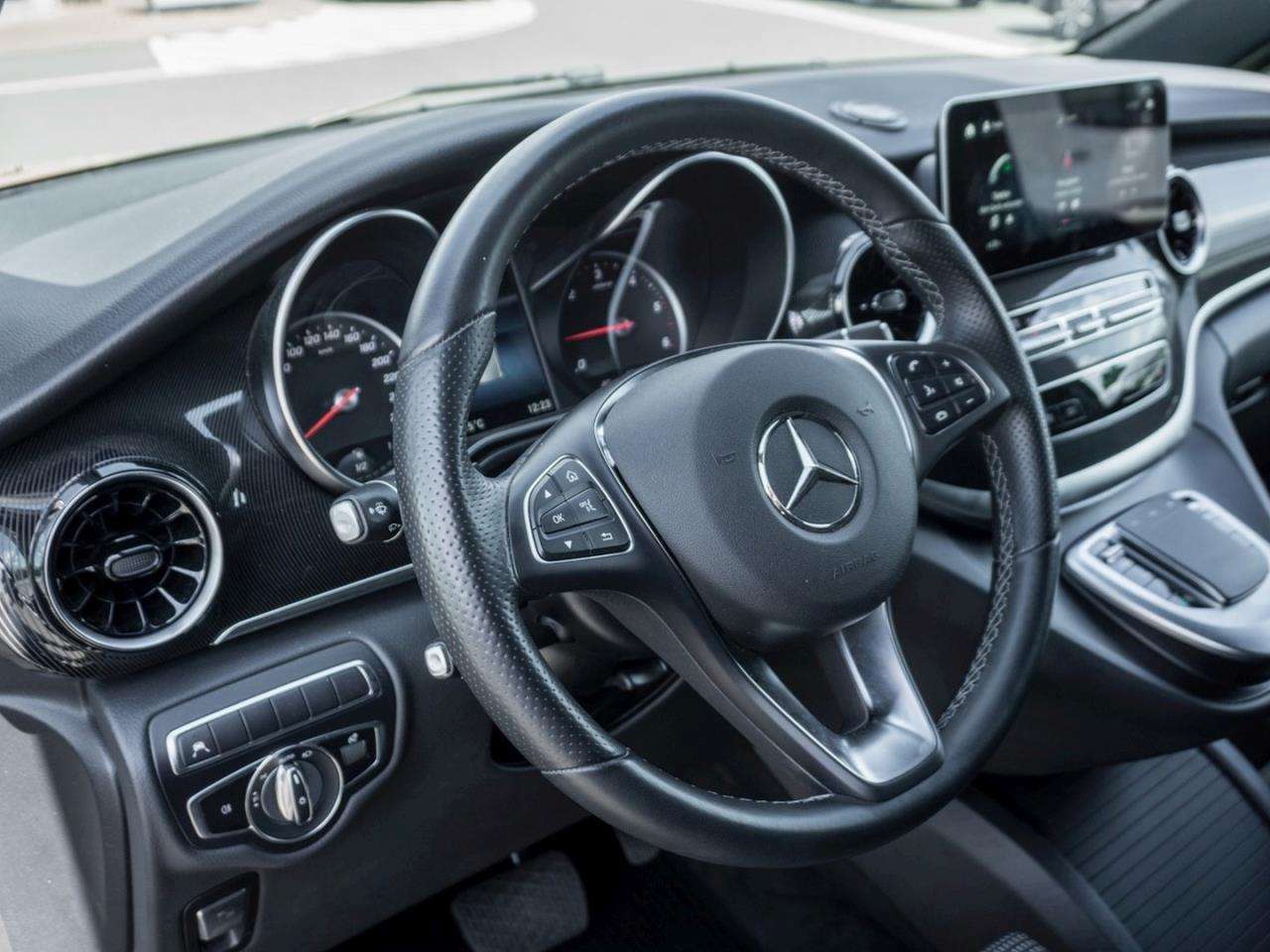 Mercedes-Benz V 220
