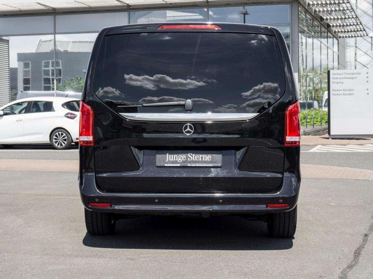 Mercedes-Benz V 220