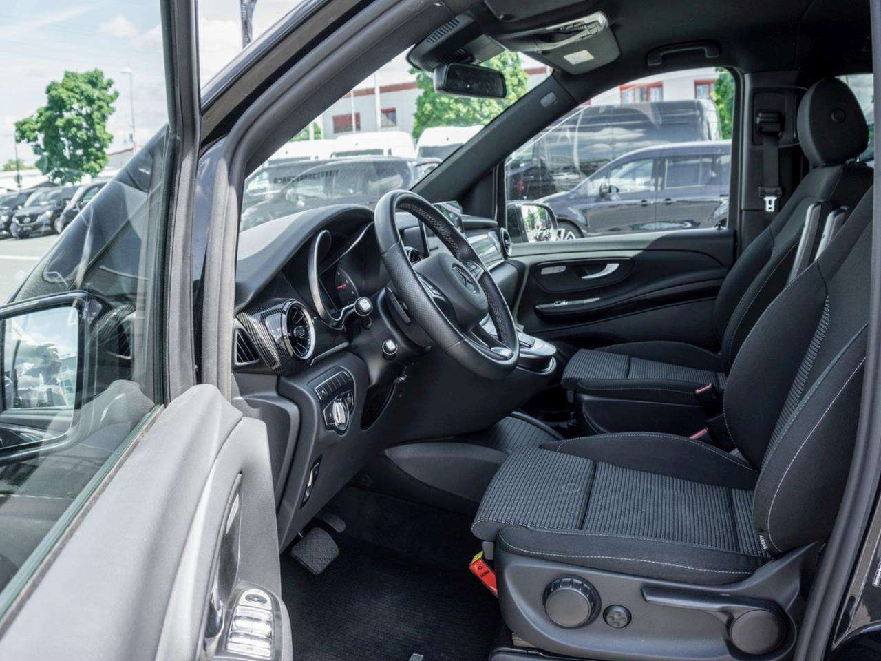 Mercedes-Benz V 220