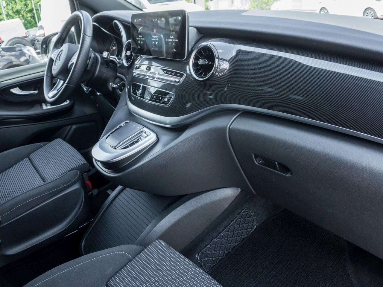 Mercedes-Benz V 220