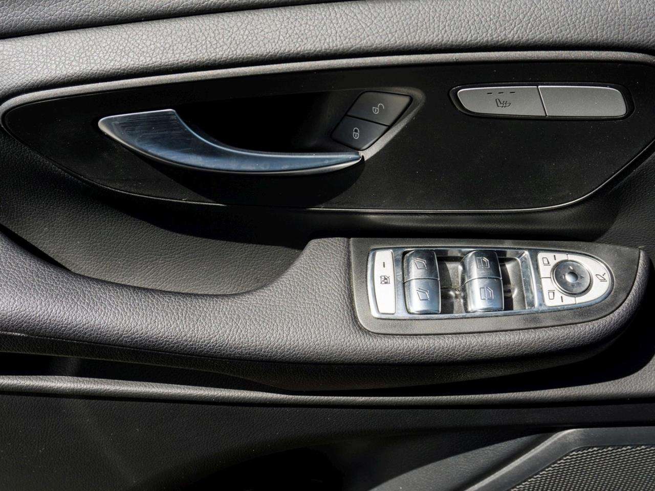 Mercedes-Benz V 220