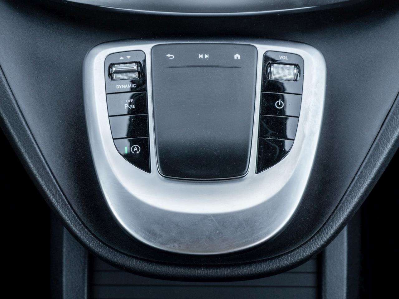 Mercedes-Benz V 220