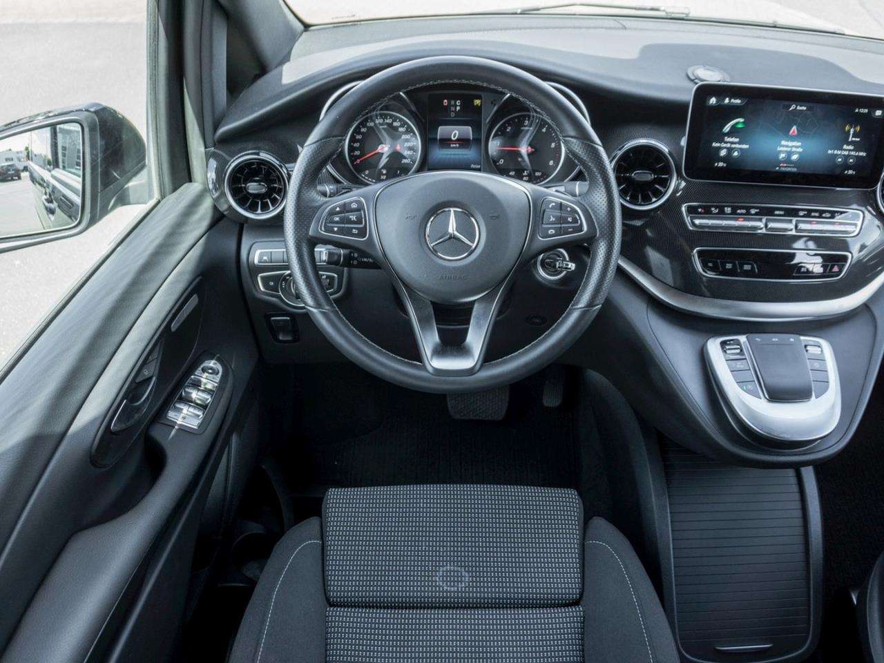 Mercedes-Benz V 220
