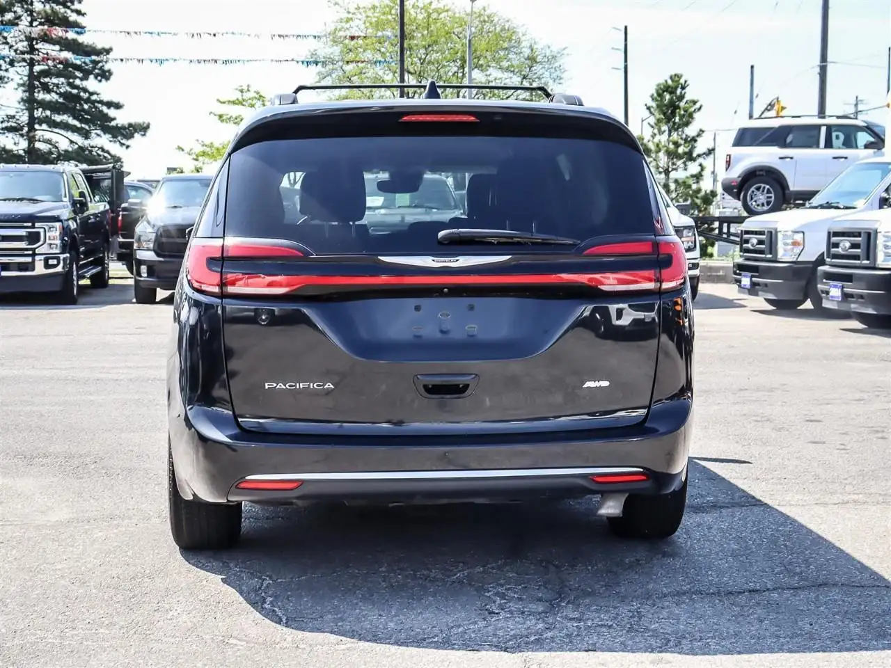 Chrysler Pacifica снимка Chrysler Pacifica
