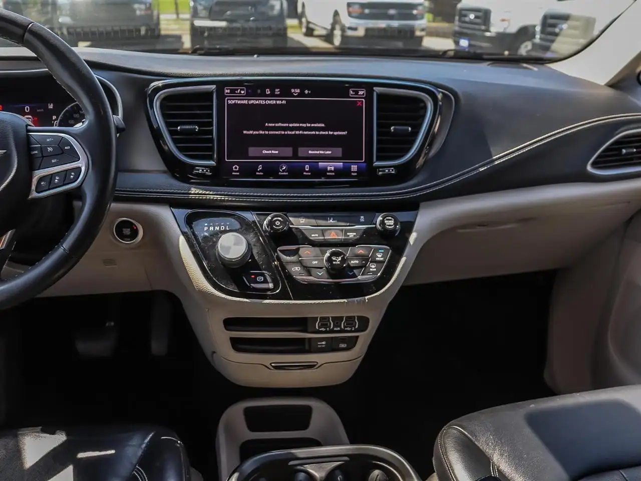 Chrysler Pacifica снимка Chrysler Pacifica