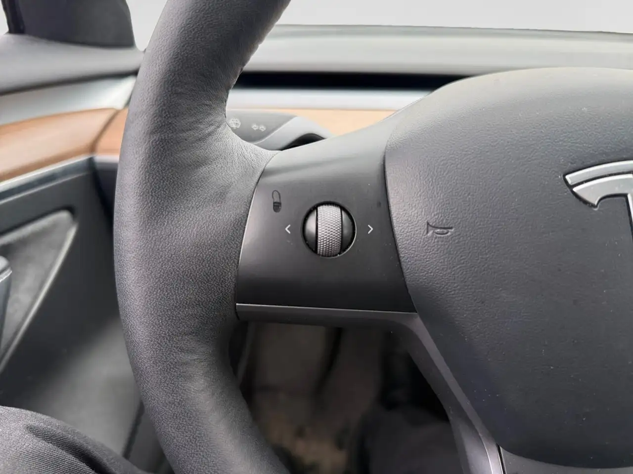 Tesla Model 3 photo Tesla Model 3