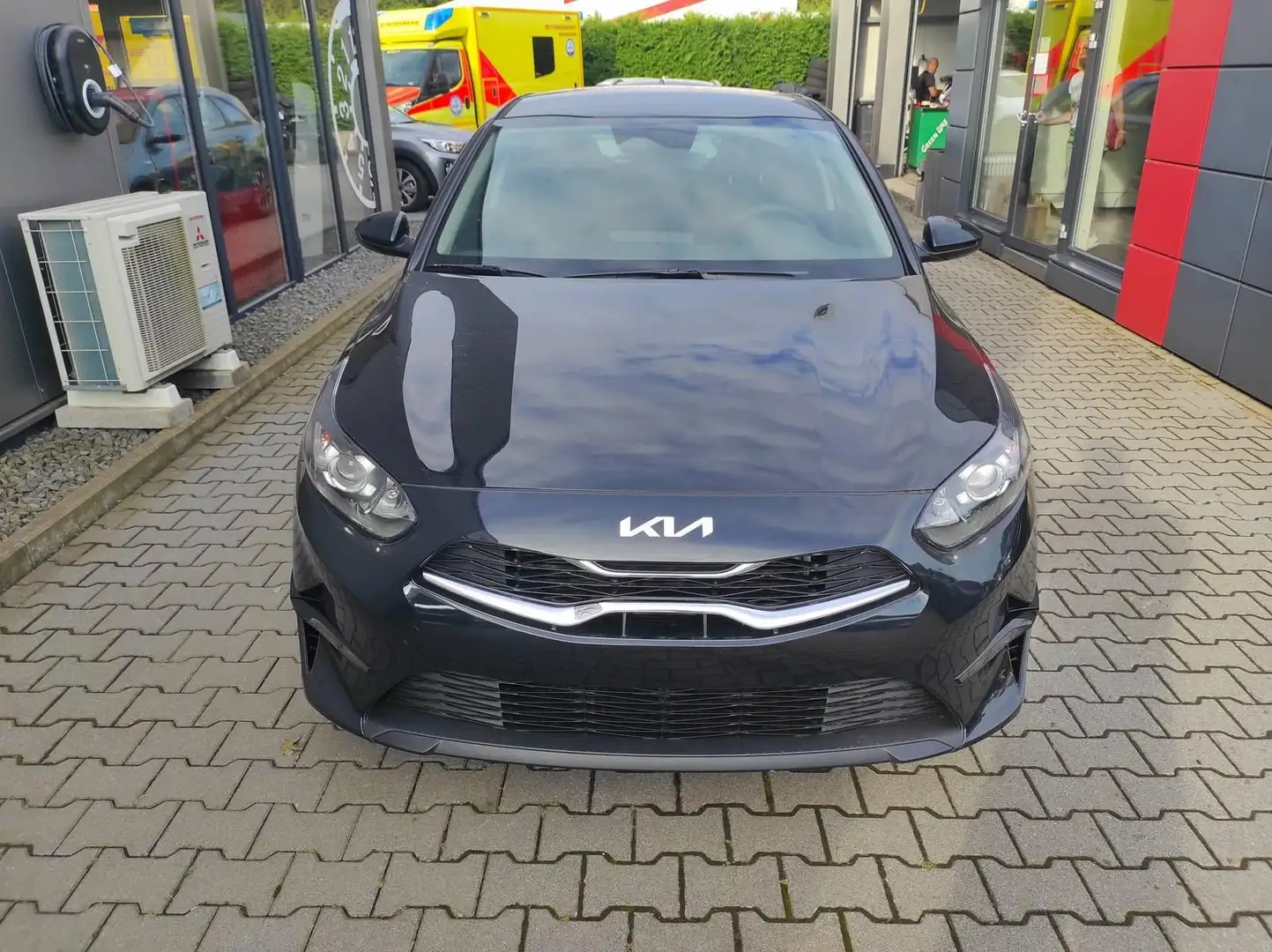 Kia Ceed / cee'd Ceed 1.5 Spin *Shzg*Lhzg*PDC*Cam*16Zoll*Navi Schwarz - 2