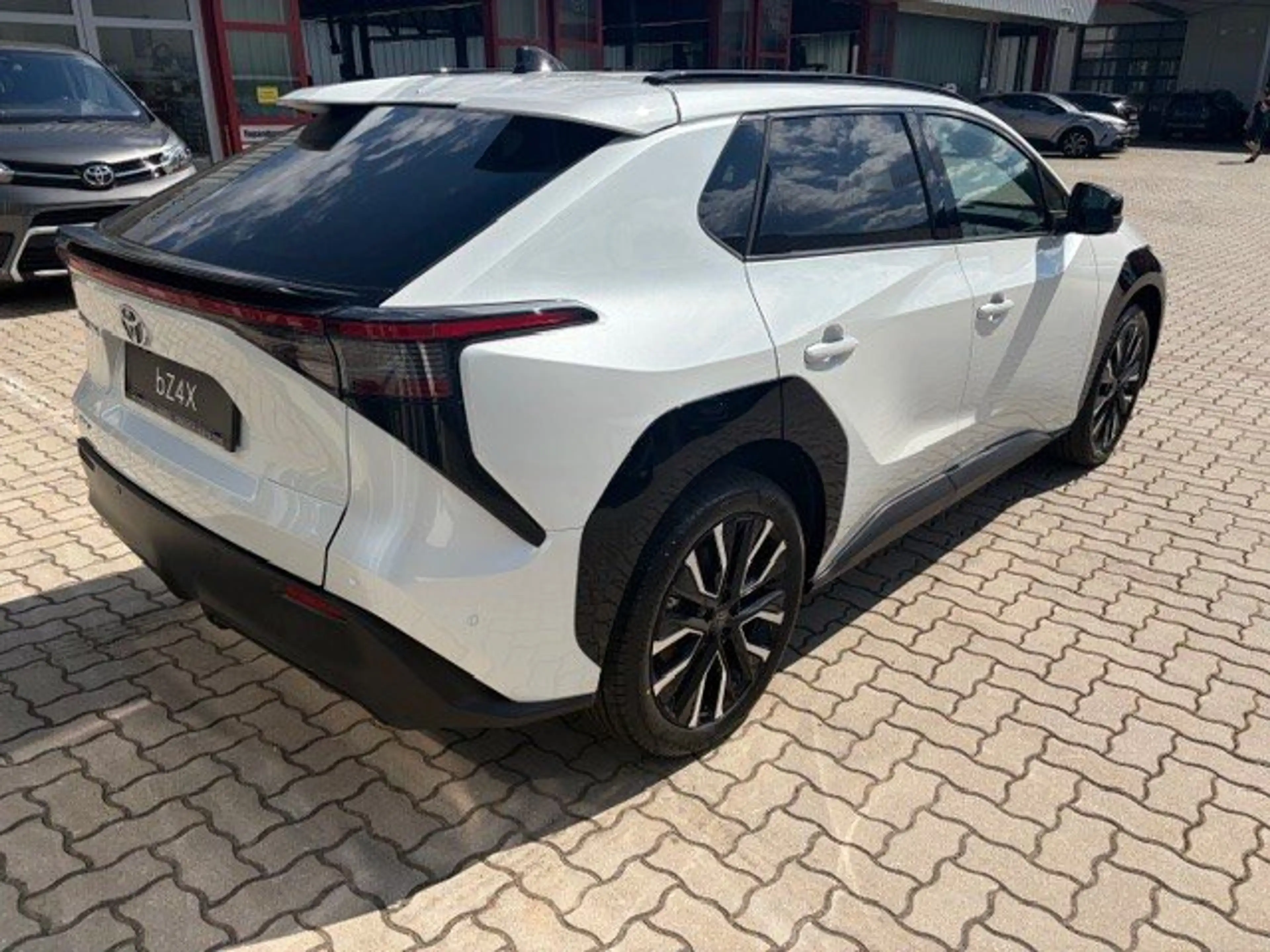 Toyota bZ4X AWD Lounge Gewerbewochenaktion — photo 4