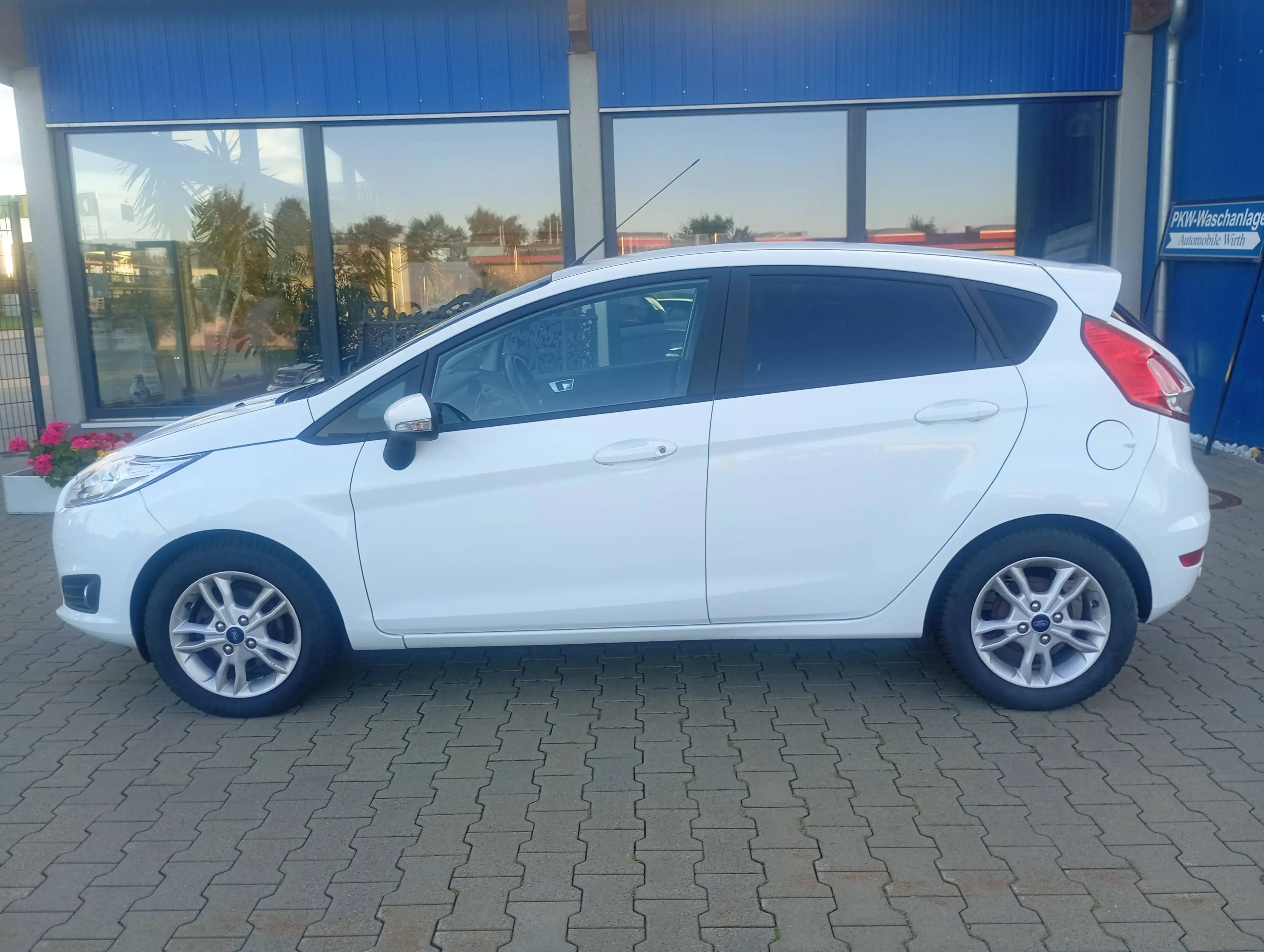 Ford Fiesta 1,0 EcoBoost Celebration — photo 2