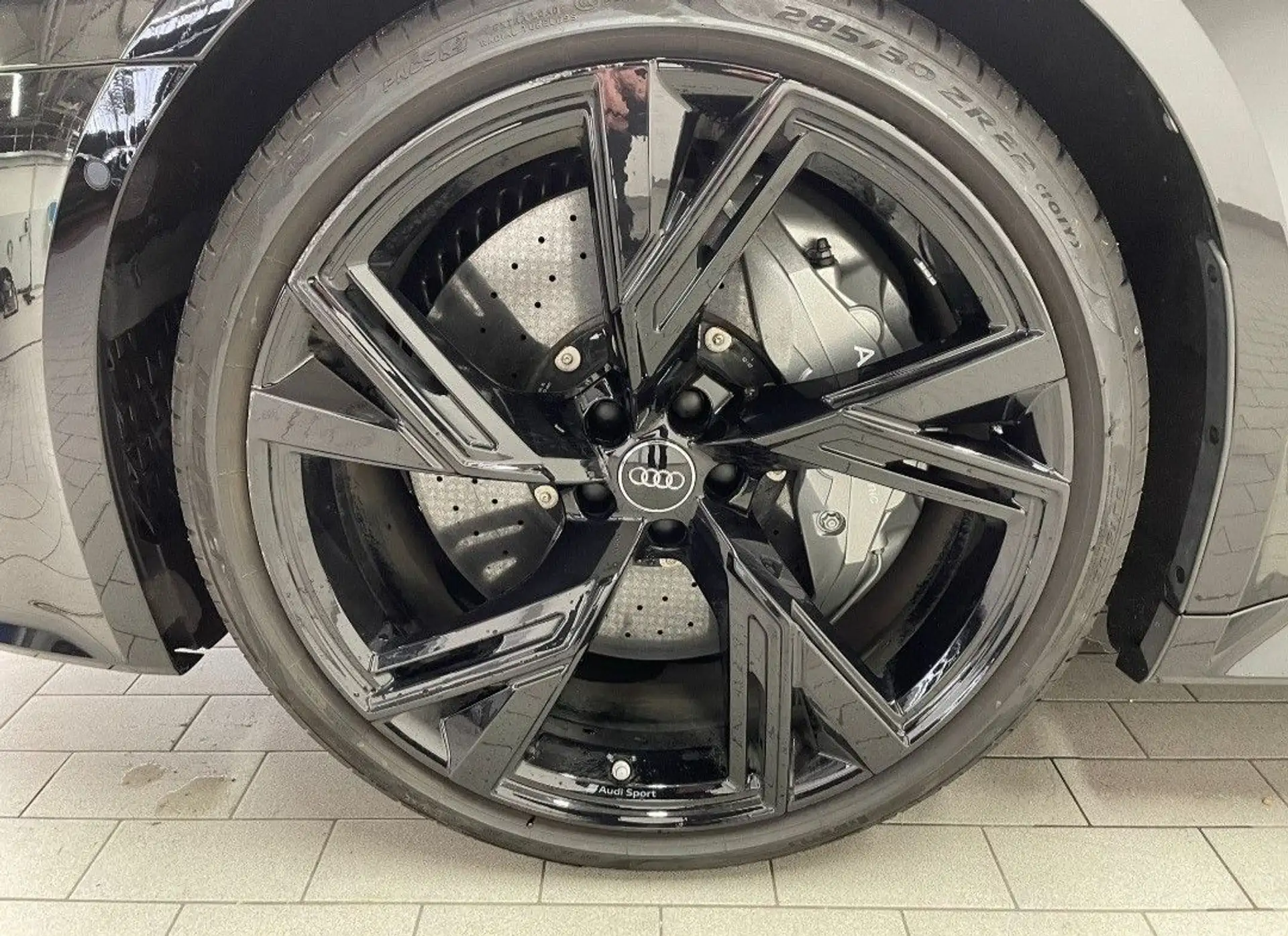 아우디 Audi RS6 4.0 TFSI 2021 검정 사진 7