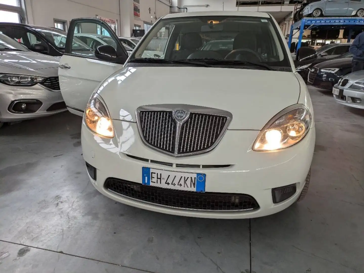 Lancia Ypsilon 1.2 8v Elefantino 69cv my14 - 1