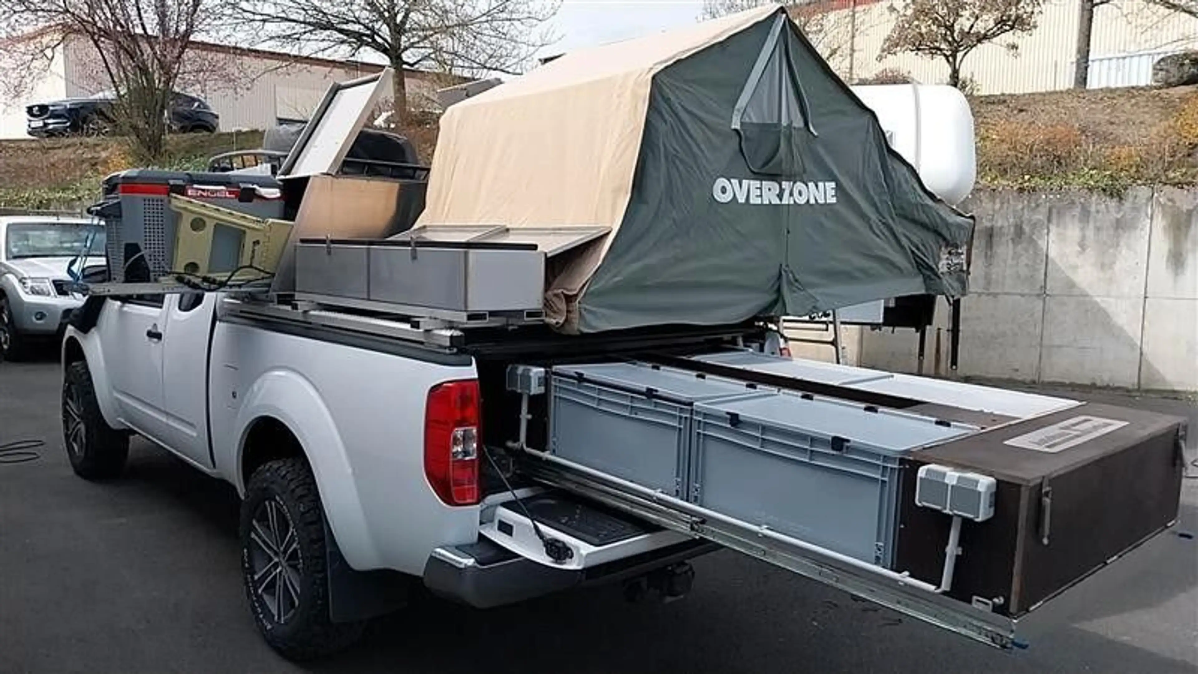 Nissan Navara Pickup King Cab SE 4X4 / SONDERUMBAU — photo 12