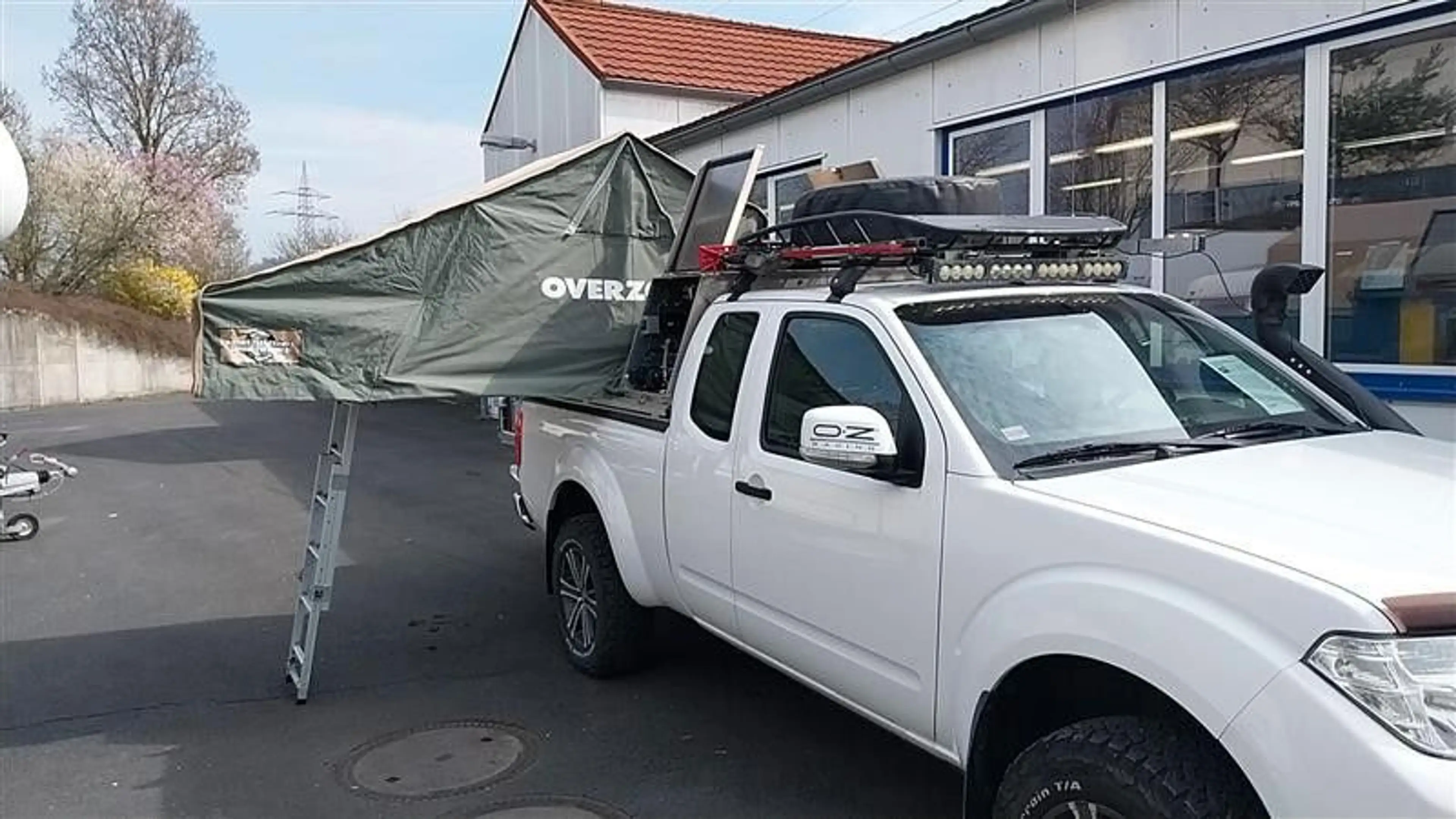 Nissan Navara Pickup King Cab SE 4X4 / SONDERUMBAU — photo 15
