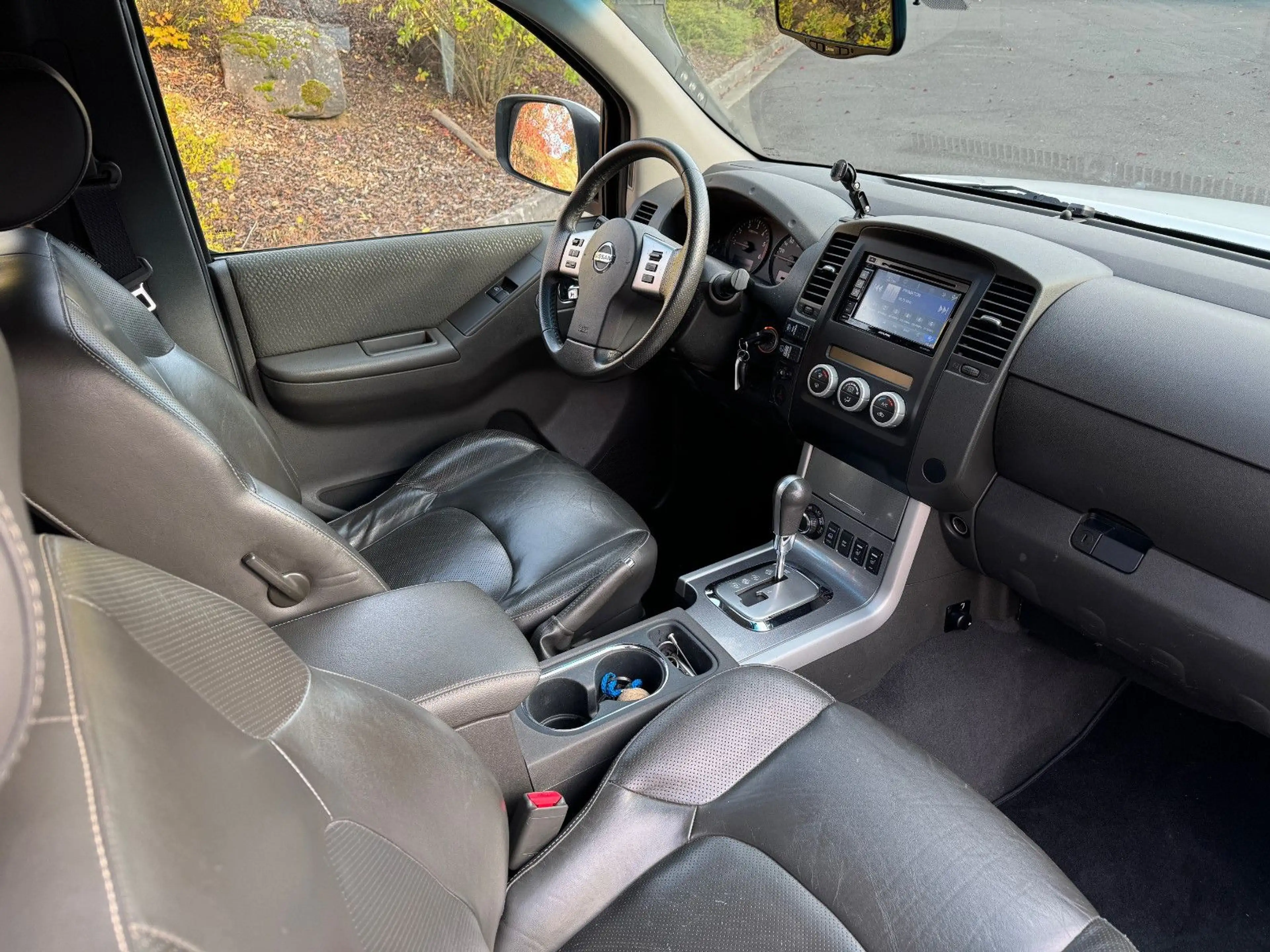 Nissan Navara Pickup King Cab SE 4X4 / SONDERUMBAU — photo 8