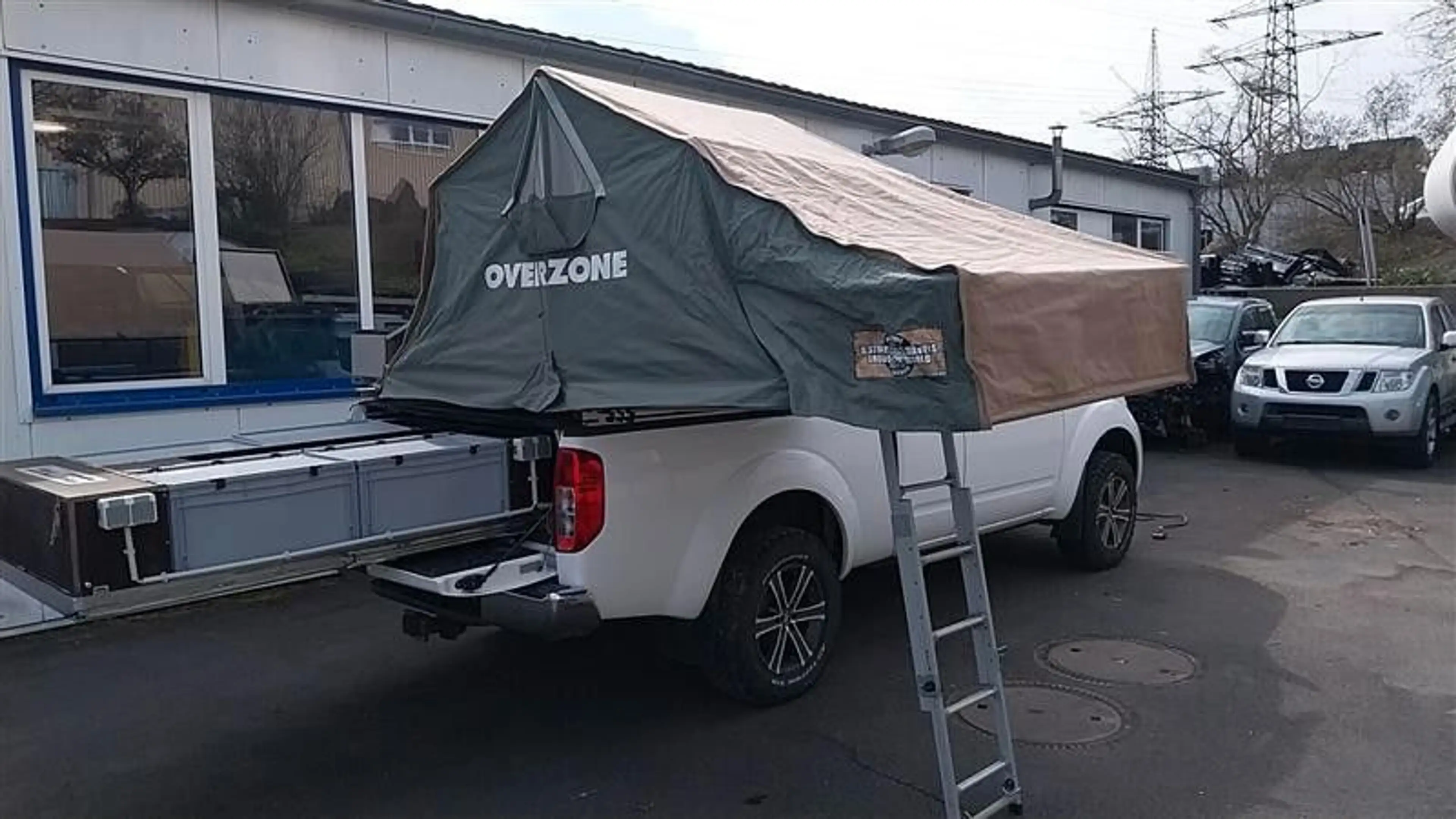 Nissan Navara Pickup King Cab SE 4X4 / SONDERUMBAU — photo 13