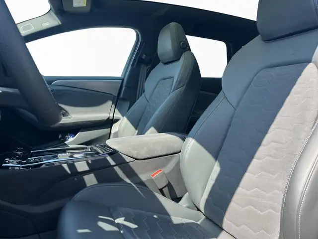 Audi E-Tron view 14