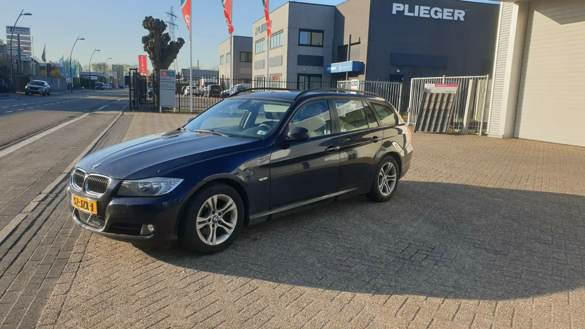 BMW 330 Bmw 316i Business line bj 2009 249dkm NAVI CLIMA.. Bleu - 1