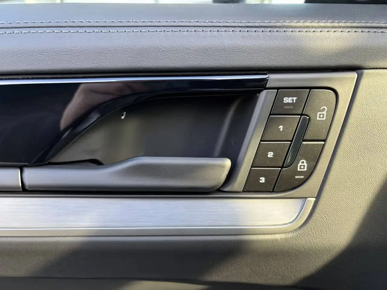 Porsche Cayenne S Coupé E-Hybrid Black Edition 11