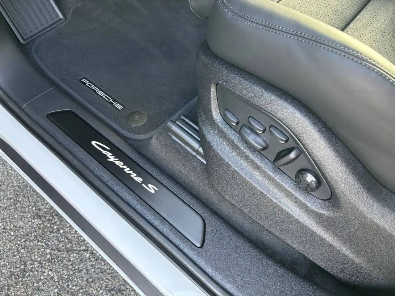 Porsche Cayenne S Coupé E-Hybrid Black Edition 16