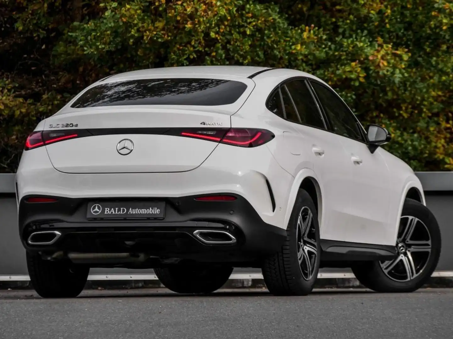 Mercedes-Benz GLC 220 d 4MATIC Coupé +AMG+MBUX+Pano+Navi+AHK Weiß - 2